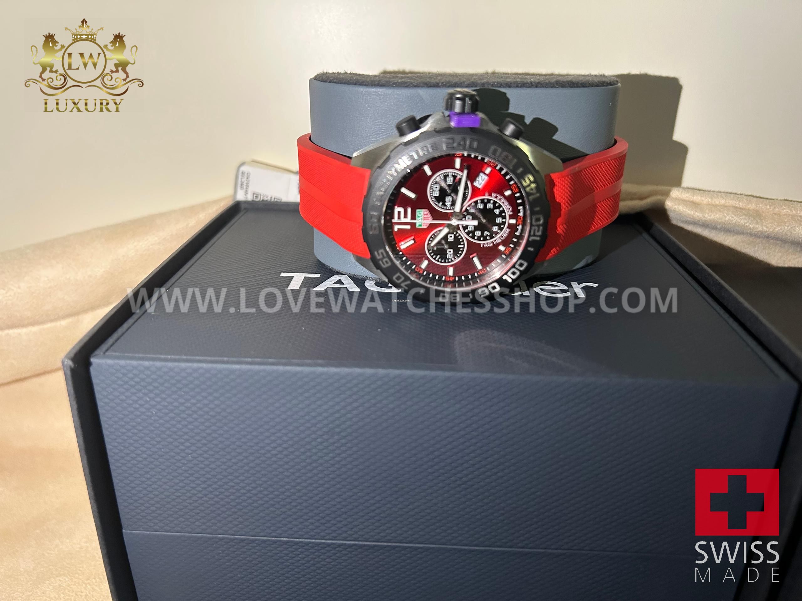 TAG Heuer Formula 1 Quartz Chronograph Red Dial and Red Rubber Strap - الصورة 6